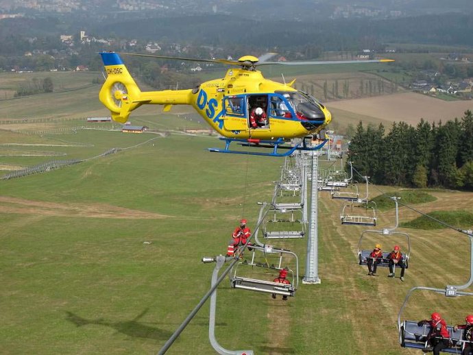 Letečtí záchranáři HS nacvičovali