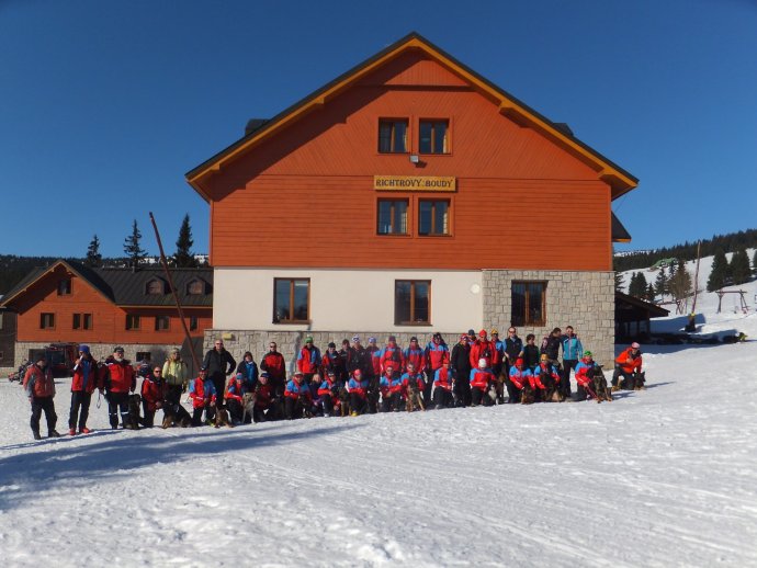V Krkonoších trénují lavinoví psi