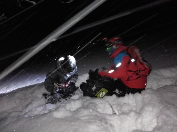 Hledačka - promrzlý kitesurfer nalezen