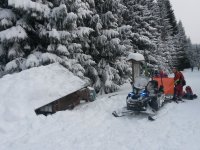 Pád střechy odpočívadla na běžkaře