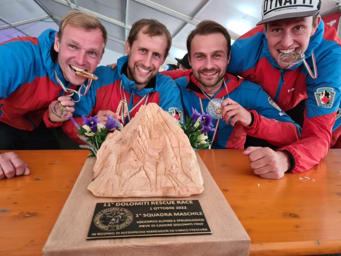 Úspěch české Horské služby na 11. ročníku prestižního závodu Dolomiti rescue race