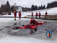 Výcvik záchrany osob z ledové plochy