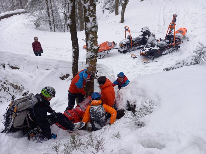 Záchrana pod ledopádem