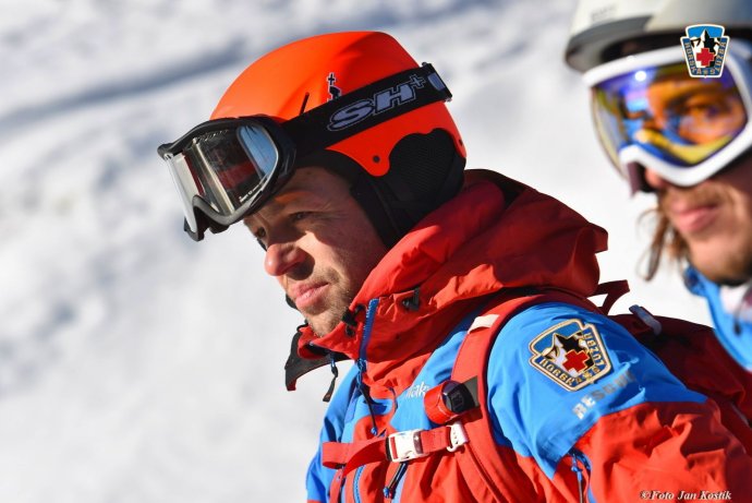 Bolestivě zraněný snowboardista