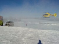 Pád holandského lyžaře z mostu