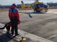 První praktické seznámení s prací pod vrtulníkem.
