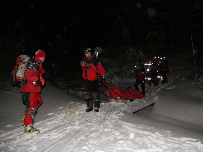 Noční pátrací akce nad Pecí Pod Sněžkou