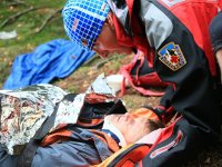 Záchrana zraněných při nehodě autobusu