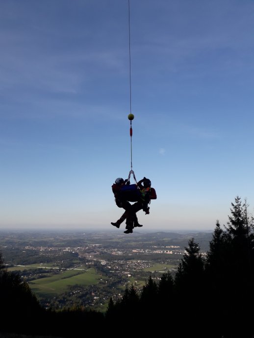 V sobotu letěl dvakrát do Beskyd vrtulník