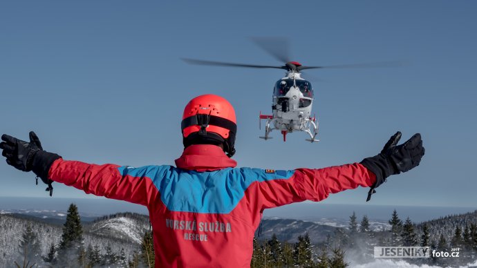 Záchrana malého snowboardisty