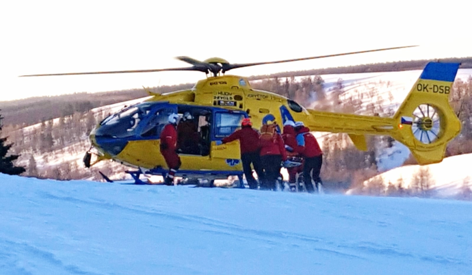 Těžké zranění ženy a dítěte při snowtubingu