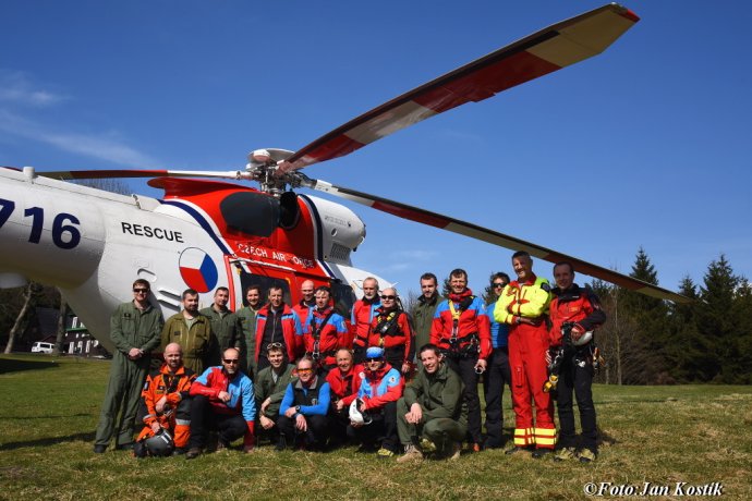 Doškolení leteckých záchranářů HS s AČR