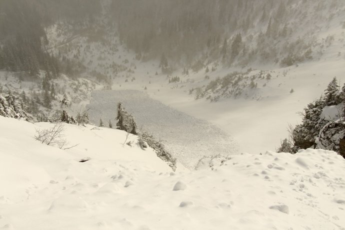 Lavina v Malé Kotelní jámě