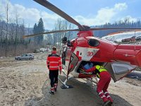 Ošetření a transport školačky na lyžařském výcviku v Beskydech