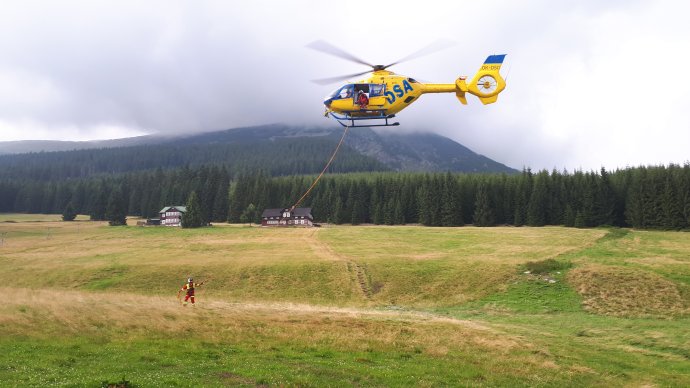 Záchrana turistů z Modrého dolu