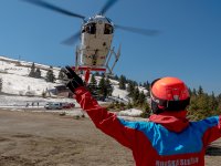 Těžký úraz lyžaře na Ovčárně