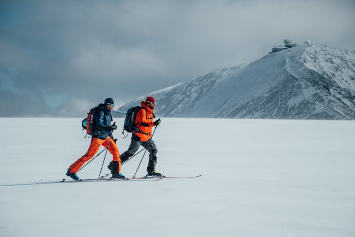 Seriál Na skialpech přes hory v sobotu z Krkonoš!