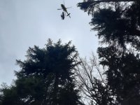 Voda změnila skupenství, ale i tak připravila záchranářům z Jizerských hor další náročný zásah.