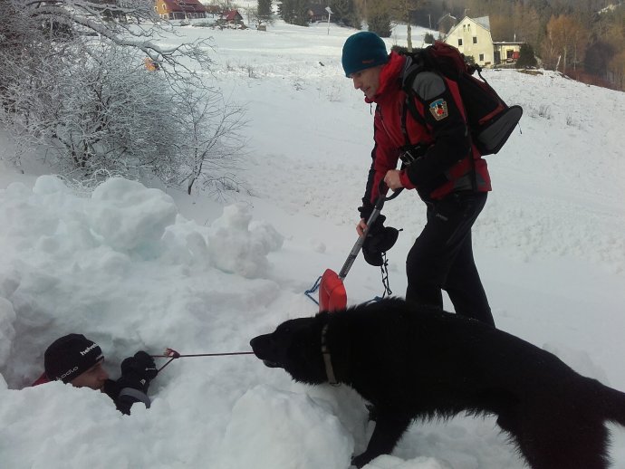 První kynologické cvičení na sněhu