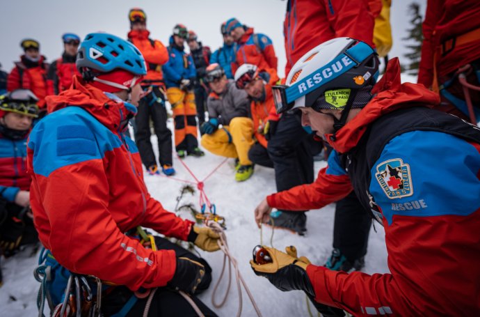 Gratulujeme 23 novým dobrovolným horským záchranářům!