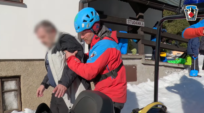 Zásah při nevolnosti na sjezdovce v Rokytnici nad Jizerou