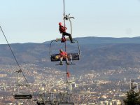 Padesát osob uvízlo na lanové dráze