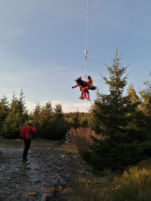 Pád paraglidisty nedaleko Ještědu