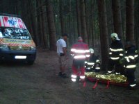 Pád dívky ze skalní zříceniny hradu Návarov