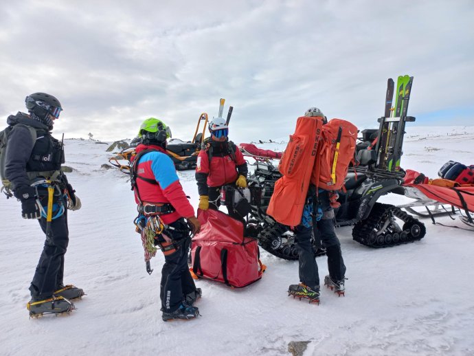 Počasí si zahrávalo a nadále zahrává s turisty v Krkonoších.