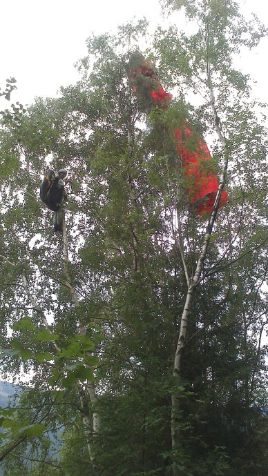 Záchrana paraglidisty