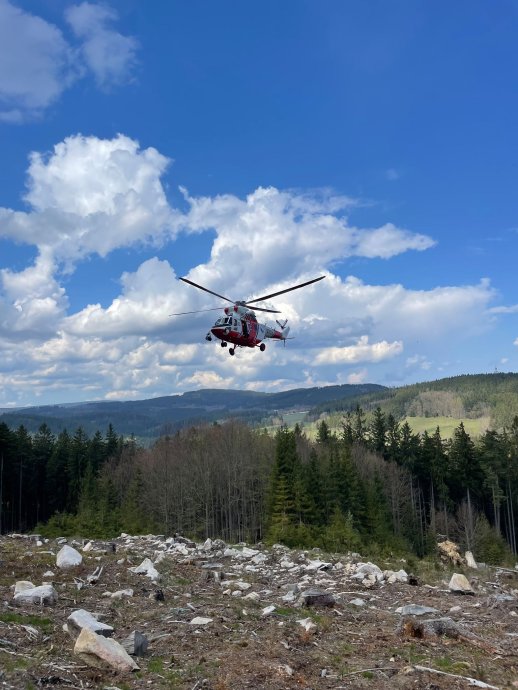 Letečtí záchranáři cvičili s vrtulníkem