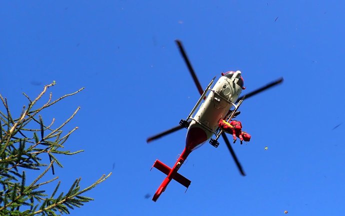 Záchrana paraglidisty v Beskydech