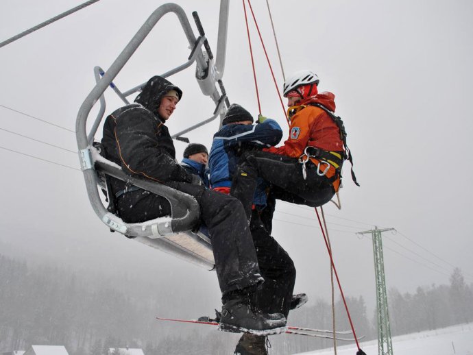 Záchrana lidí z lanovky