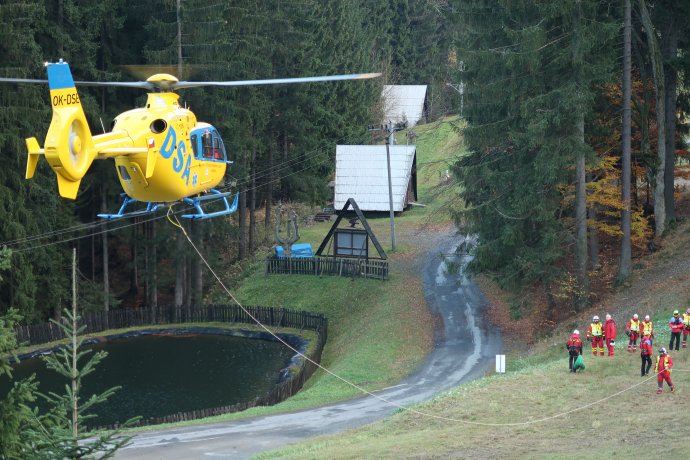 Cvičení leteckých záchranářů ZZS Ostrava a HS v Beskydech