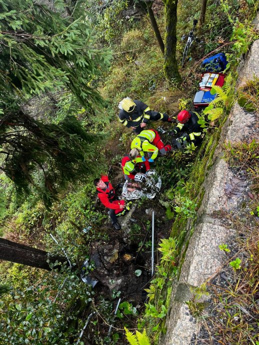 Horská služba zasahovala v Jizerkách u pádu cyklisty z výšky