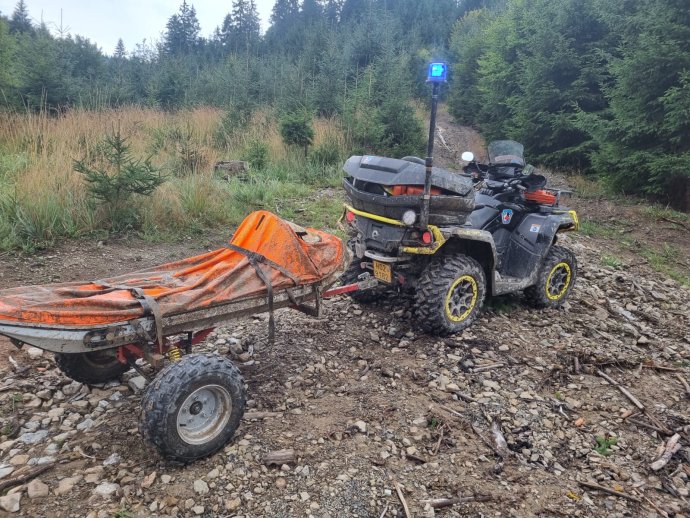 Náročné sobotní odpoledne pro beskydské záchranáře. Bouřka zlámané stromy a vážná zranění.