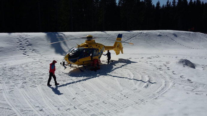 Těžce zraněný běžkař na Bílé Desné