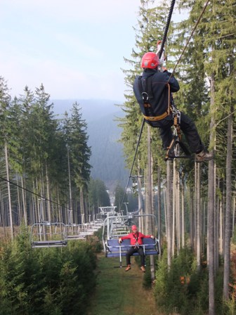 evakuace lanovky - bila 016.jpg